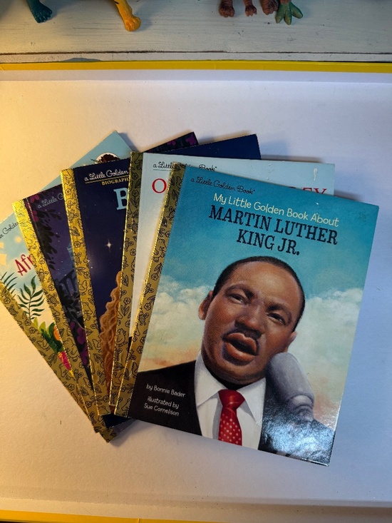 Golden Books Other - 🎉Golden books set of five